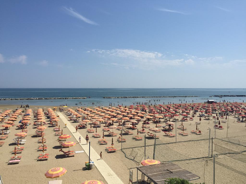 Hotel Cosmopolita Rimini Exterior photo