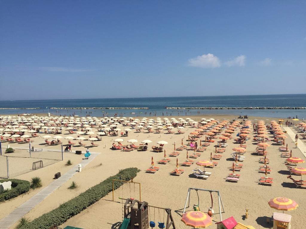 Hotel Cosmopolita Rimini Exterior photo