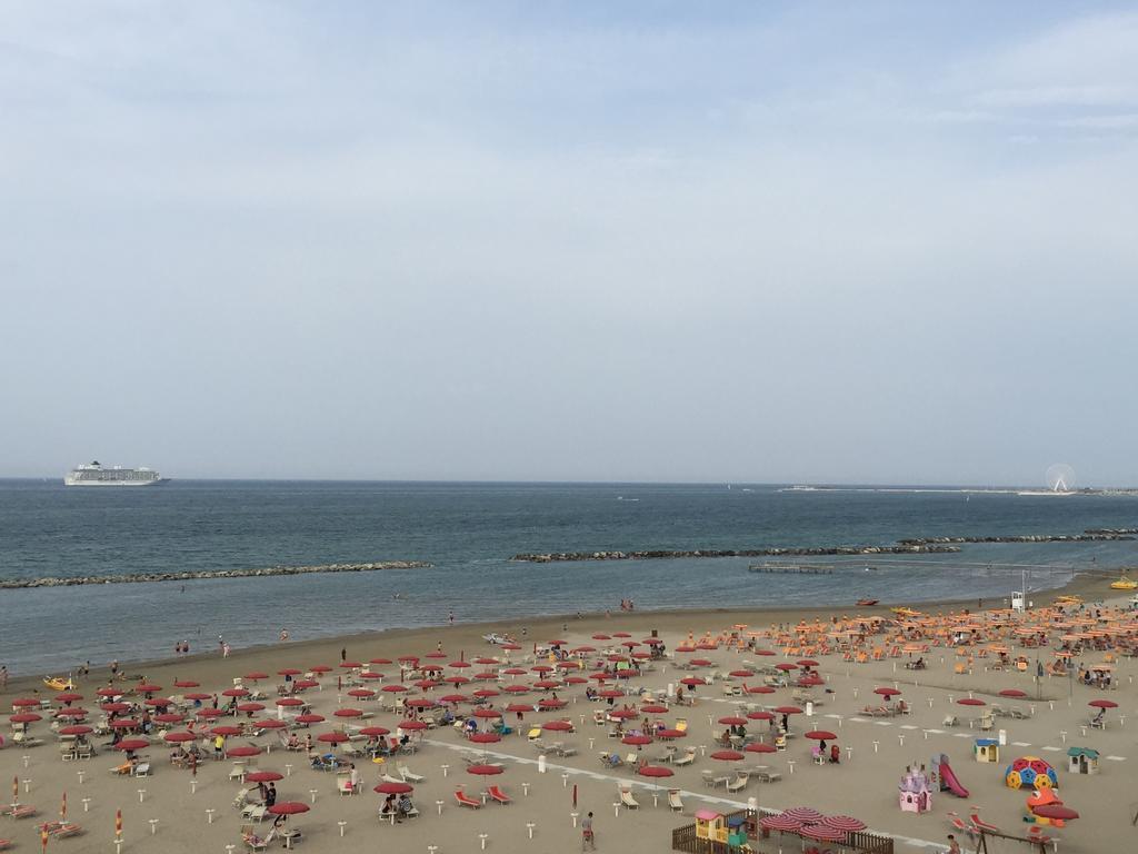Hotel Cosmopolita Rimini Exterior photo