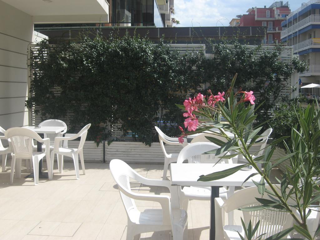 Hotel Cosmopolita Rimini Exterior photo