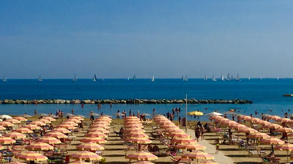 Hotel Cosmopolita Rimini Exterior photo